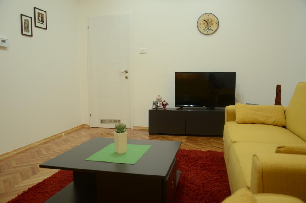 Apartment Center *